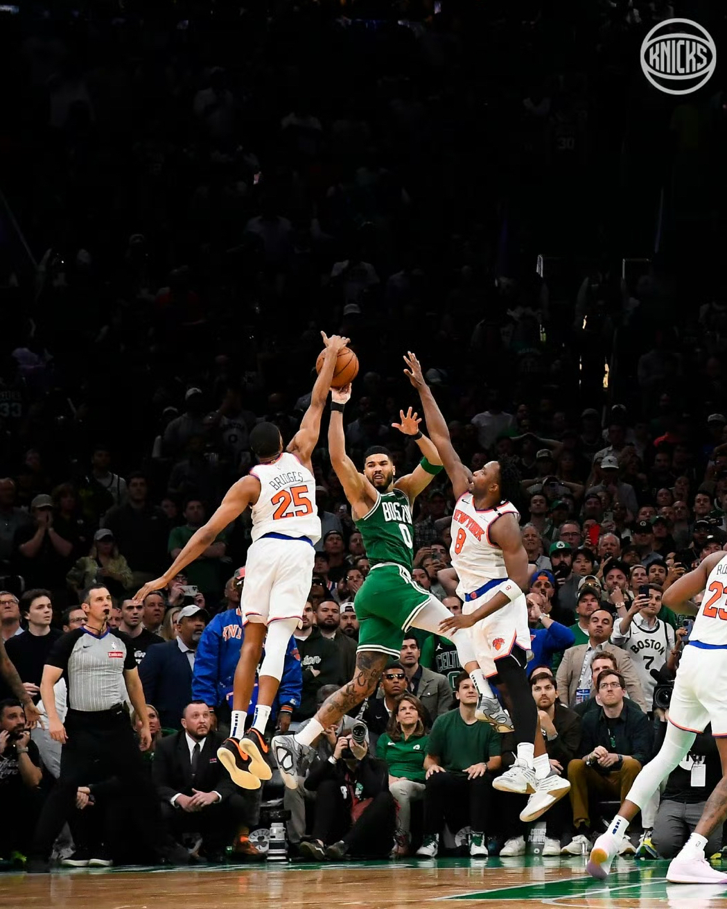 凯尔特人绝杀湖人，拉文点燃赛场