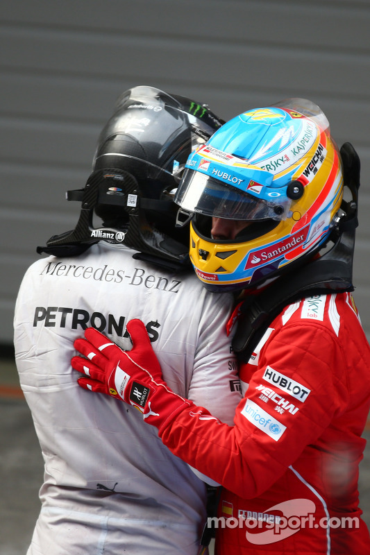 梅赛德斯逆转威廉姆斯,阿隆索扛起全队 梅赛德斯逆转威廉姆斯,阿隆索扛起全队