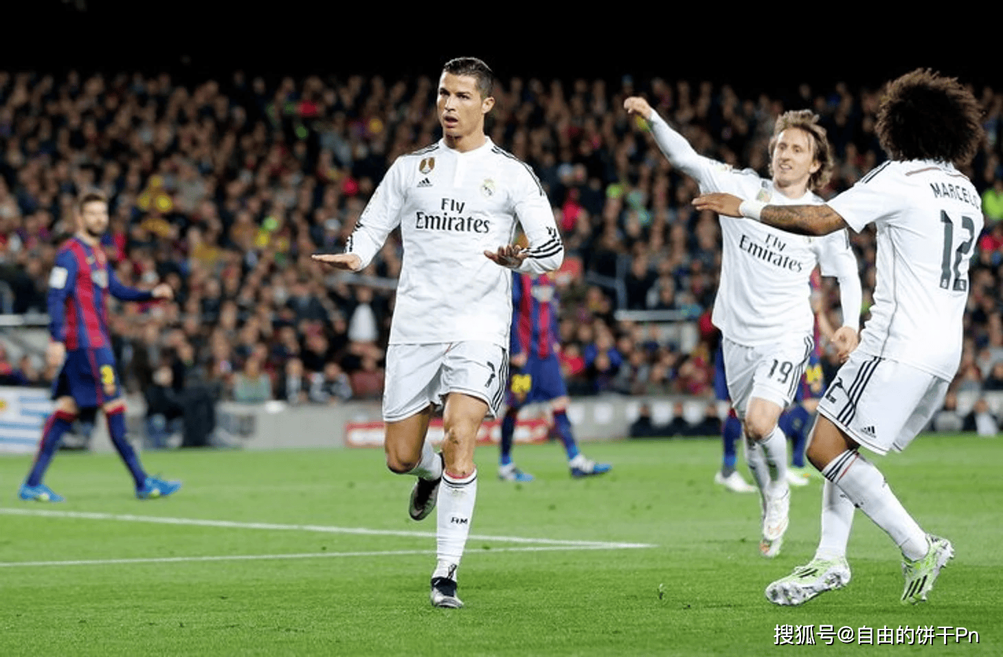巴萨绝杀希腊，C罗点燃赛场