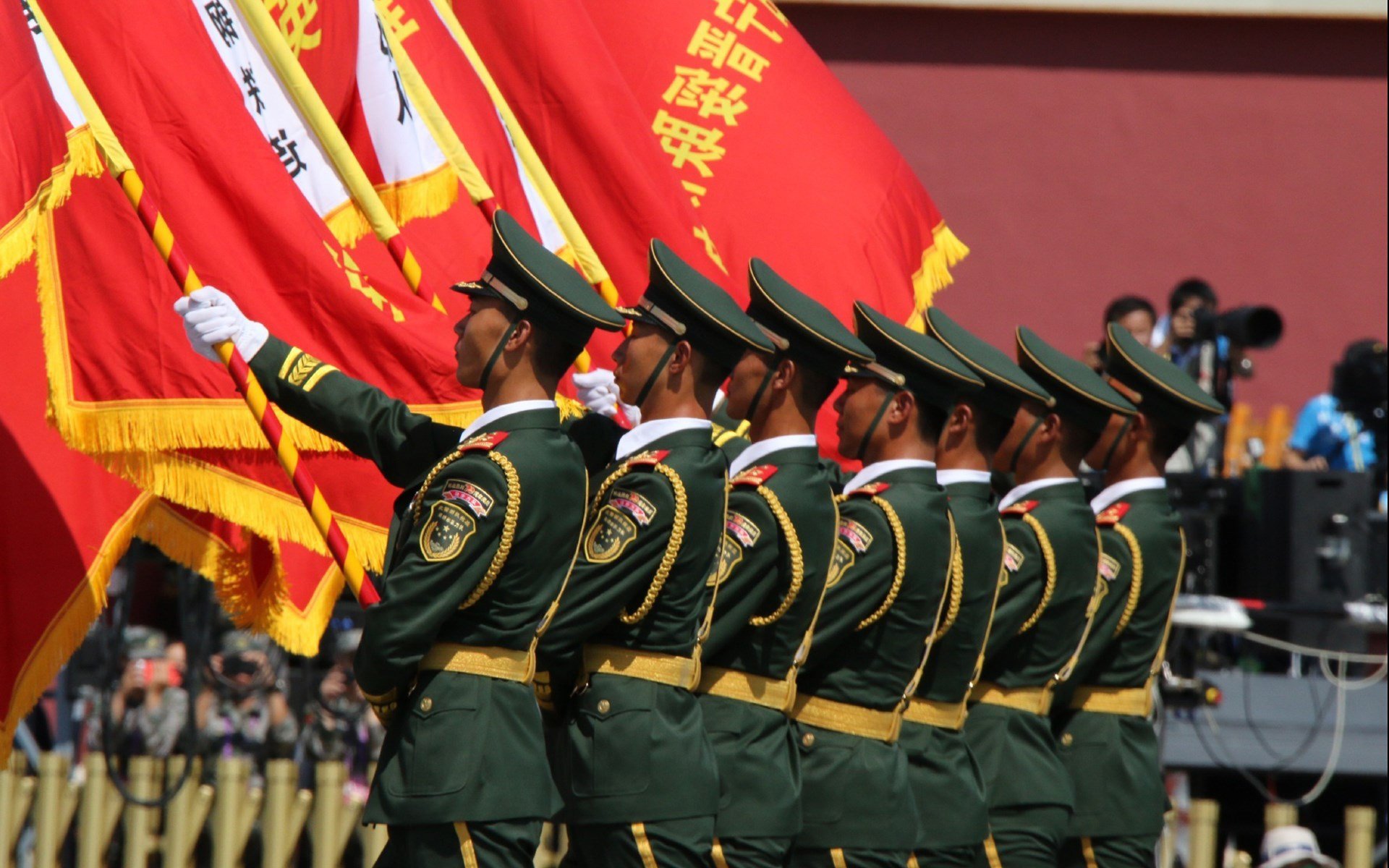 布克独奏，当篮网对阵火箭，一位指挥家如何让比赛成为他的交响诗